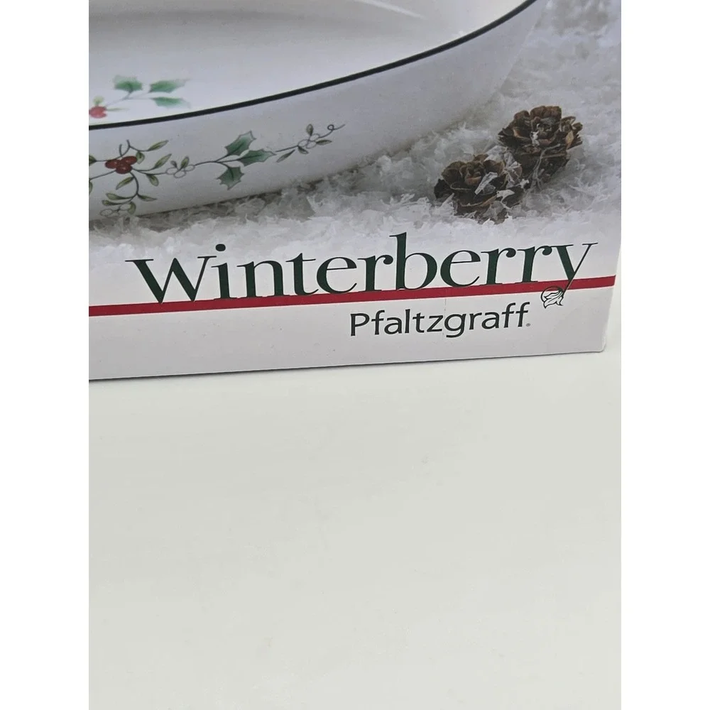 Pfaltzgraff Winterberry Oval Baker 11 x 6.5 Stoneware Holiday Holly 5159539 NEW